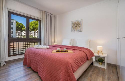 Vilamoura Apartamento | Vilamoura Retreat with Pool & Balcony by HostWise