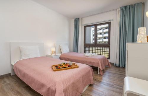 Vilamoura Apartamento | Vilamoura Retreat with Pool & Balcony by HostWise