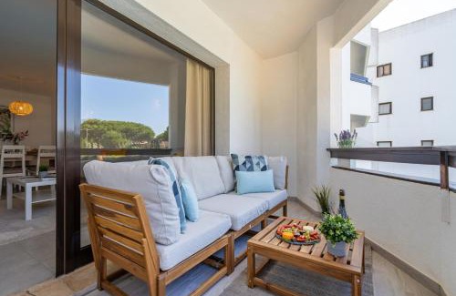 Vilamoura Apartamento | Vilamoura Retreat with Pool & Balcony by HostWise
