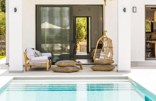 Skouloufia Villa | Vilana White Elegant Villa