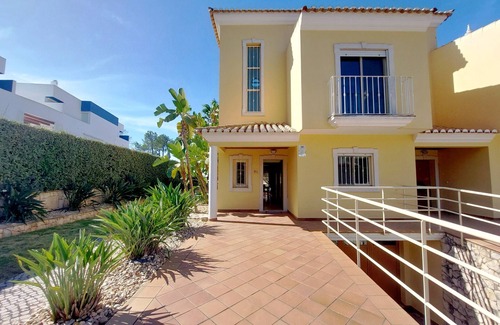 Quarteira Chalet De Esquí | Vilapeti by SAPvillas