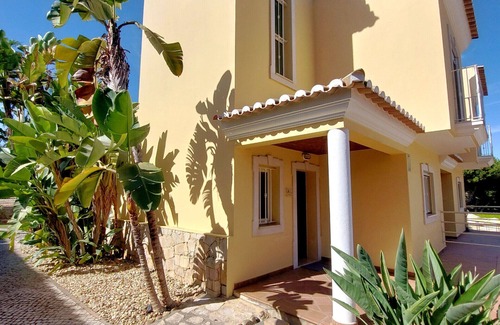 Quarteira Chalet De Esquí | Vilapeti by SAPvillas