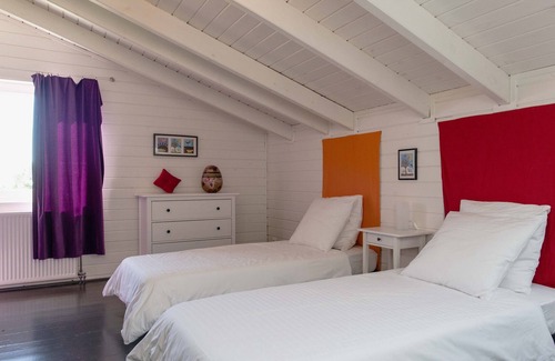 Saint-Etienne-de-Villereal Villa | Villa Fauquié - Una casa de madera única en el sur de Dordoña con piscina climatizada.