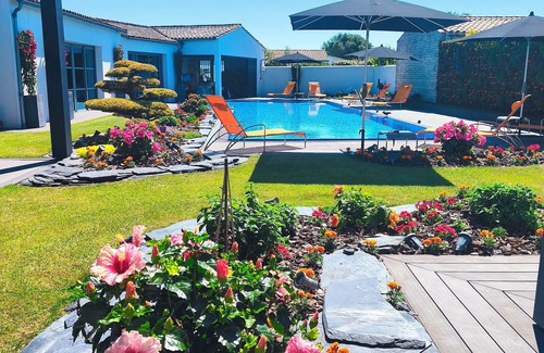 French Atlantic Coast Villa | VILLA D'ARCHITECTE A tranquil jewel ideally set in Sainte-Marie de Ré