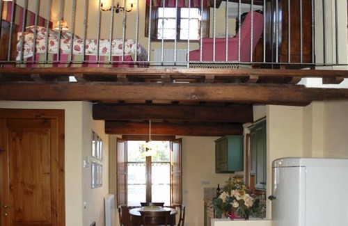 Civitella in Val di Chiana Villa | Granja típica que consta de 8 apartamentos y 2 suites, para un total de 33 camas, equipadas con más
