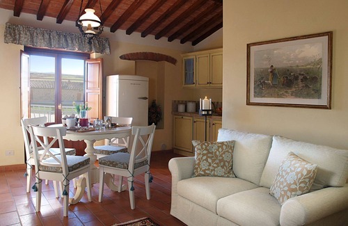Civitella in Val di Chiana Villa | Granja típica que consta de 8 apartamentos y 2 suites, para un total de 33 camas, equipadas con más