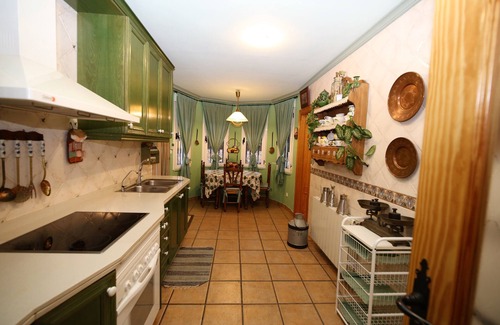 Tibi Chalet De Esquí | Chalet a 15min de Alicante, WiFi gratis, piscina cubierta, ideal familias.