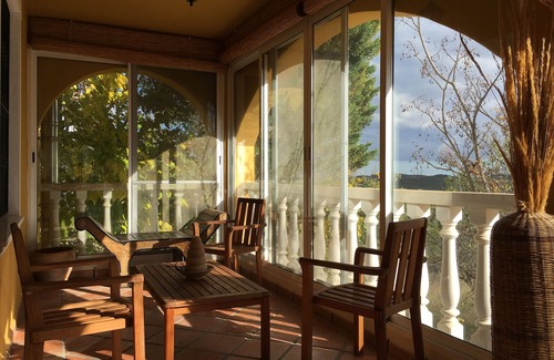 Tibi Chalet De Esquí | Chalet a 15min de Alicante, WiFi gratis, piscina cubierta, ideal familias.