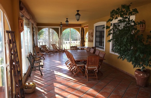 Tibi Chalet De Esquí | Chalet a 15min de Alicante, WiFi gratis, piscina cubierta, ideal familias.
