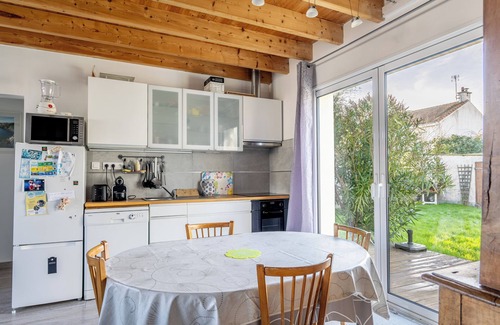Pornic Villa | Villa '190, Chic, Sobre, Plage À Pied, 6 P' con terraza privada y jardín privado