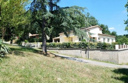 Verdun-en-Lauragais Villa | Villa 4 bedrooms /4 bathrooms - 9 pers. - Swimming pool - Nice amenities - Green setting