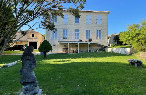 Semillac Villa | Villa '4 Chambres - 8 Personnes' con terraza privada, jardín privado y Wi-Fi