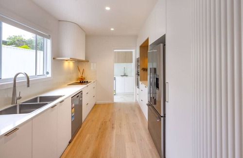 Anna Bay Villa | Villa 4 | Luxe 3BR Retreat w/ Pool Near Beach