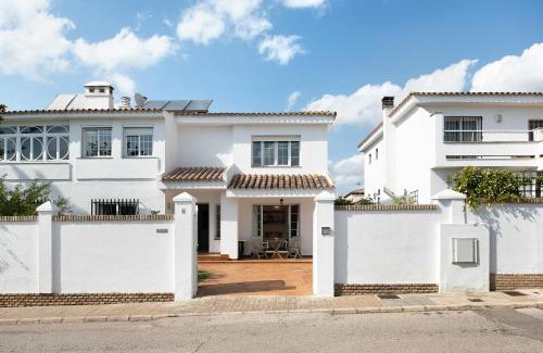 Chiclana de la Frontera Villa | Villa 4 Pinos