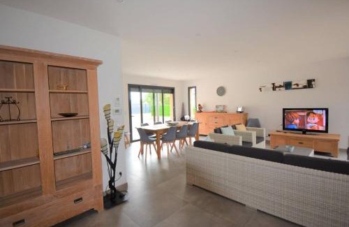 Ruoms Casa | Villa 4 Suites avec Spa de Nage, Terrasse et Clim - Proche Centre Ruoms - FR-1-382-149