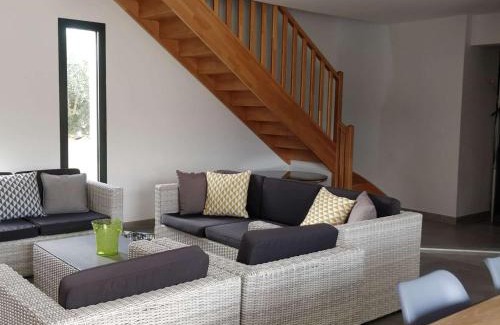 Ruoms Casa | Villa 4 Suites avec Spa de Nage, Terrasse et Clim - Proche Centre Ruoms - FR-1-382-149