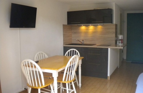 Les Mathes Casa | Villa de 40 m2 en el corazón del bosque de pinos en el centro de La Palmyre
