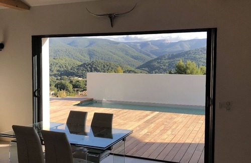 Auriol Casa | Villa 6 persons near Cassis Marseille Aix en Provence swimming pool barbecue view