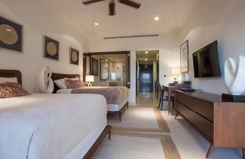 La Paz Villa | Luxurious Villa @ Vistamar, Puerta Cortes Resort