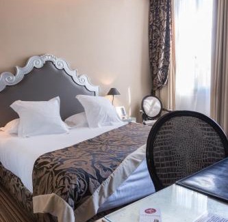 Deauville City Centre Hotel | Villa 81