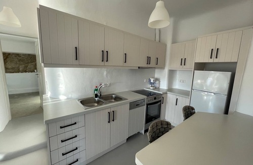 Paradise Apartamento | Villa 9 - Sea View, Private Jacuzzi for 5, Shared Pool,Gym,Bar