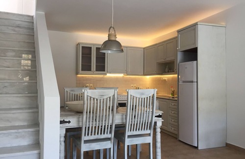 Episkopi Gonias Villa | "Villa Accomodesio", espaciosa villa para 6 p. con excelente vista al mar Egeo