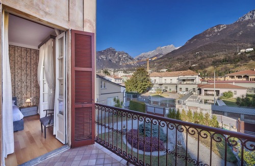 Mandello del Lario Villa | Villa "Ada Historic 800s" con terraza, jardín y Wi-Fi