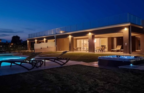 Montioni Villa | Villa Ada & Rico, 500 meters from the village lake view pool and hydromasage