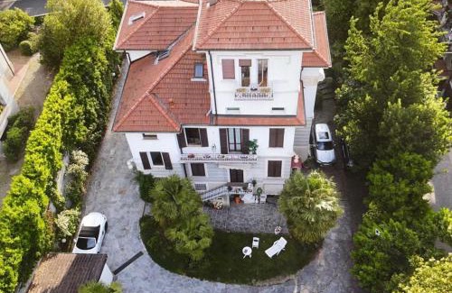 Aggregazione Rionale 4 Cama Y Desayuno | VILLA ADRIANA Varese - camere e appartamenti