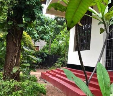 Dar es Salaam Villa | Villa Aimée - Spacious Home with a Garden