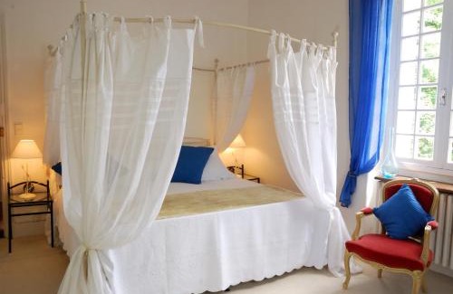Vals-les-Bains Cama Y Desayuno | Villa Aimée Luxury Apartments with Heated Pool
