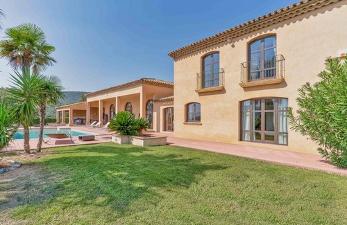 Sainte-Maxime Villa | Villa Airelle Summary