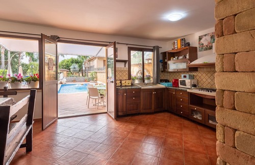 Cinisi Villa | Villa Alelida con vistas al mar con bañera de hidromasaje y jardín