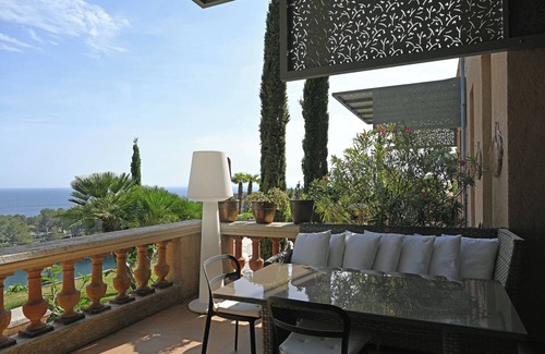 Le Dramont Apartamento | VILLA ALFONSA - APARTMENT "L'ATELIER" sea view, Garden level South-East