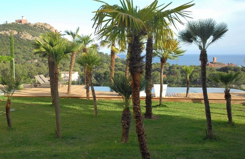 Le Dramont Apartamento | VILLA ALFONSA - APARTMENT "L'ATELIER" sea view, Garden level South-East