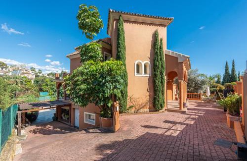 Benahavis Villa | Villa Alhambra 6 bedroom Pool & Views