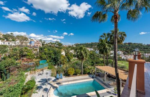 Benahavis Villa | Villa Alhambra 6 bedroom Pool & Views