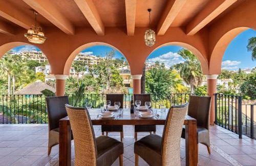 Benahavis Villa | Villa Alhambra 6 bedroom Pool & Views