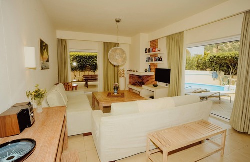 Agios Vasileios Casa | Villa Alkisti, private pool, near the beach, located in the center of village
