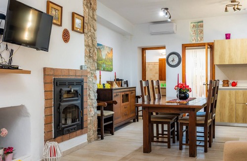 Costitx Villa | Villa 'Alzina' con vistas a la montaña, Wi-Fi y aire acondicionado