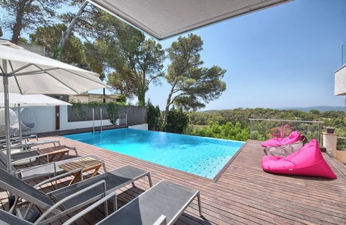 Begur Villa | Villa 'Amapola' con vistas a la montaña, Wi-Fi y aire acondicionado
