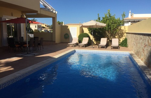 Albardeira Villa | Villa Amarela - Impresionante villa nueva con piscina privada y jardín
