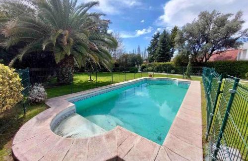 Chacras de Coria Casa | Villa Americana, con piscina en Chacras de coria.