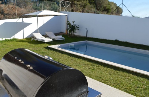 Castiadas Villa | Villa Ami - Lussuosa Villa con Piscina a Soli 3 Minuti dal Mare