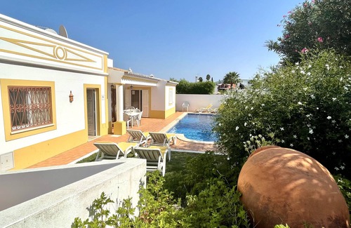 Guia Villa | Villa Ana, es una encantadora villa con 3 dormitorios, 3 baños (2 con baños en suite).