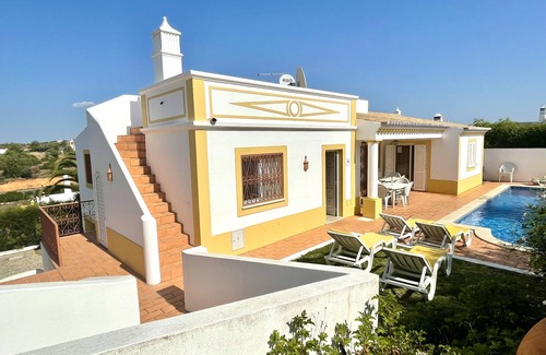 Guia Villa | Villa Ana, es una encantadora villa con 3 dormitorios, 3 baños (2 con baños en suite).