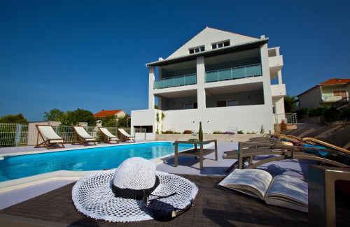 Okrug Donji Villa | Villa Anadi