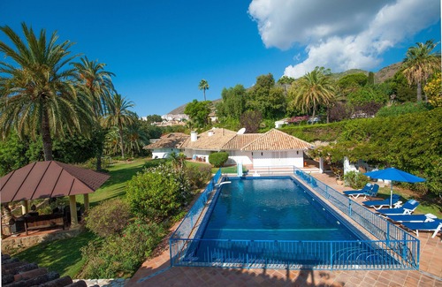 Rancho Domingo Villa | Villa y casa de invitados con impresionantes vistas al mar amplios jardines y gran piscina