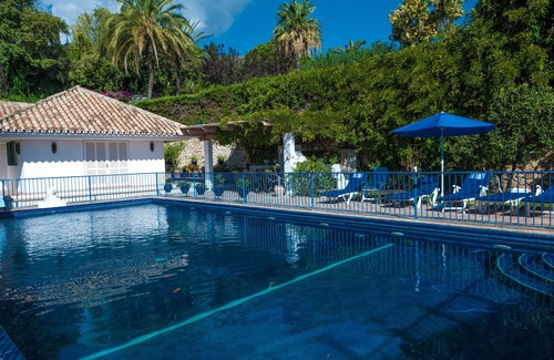 Rancho Domingo Villa | Villa y casa de invitados con impresionantes vistas al mar amplios jardines y gran piscina