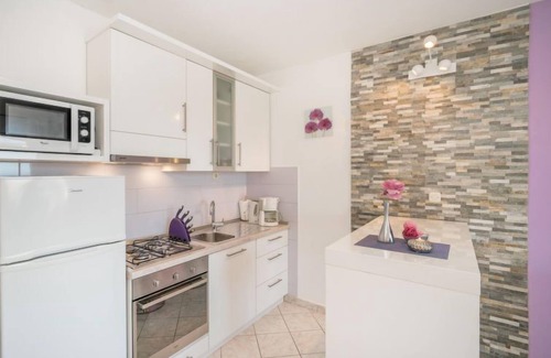 Businci Apartamento | Villa Andjelka by Interhome